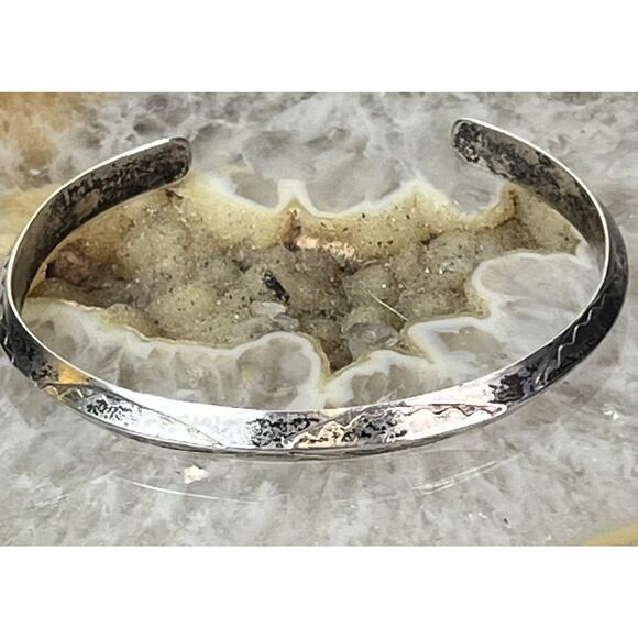 Vintage Carinated Native American Sterling Silver Cuff Bracelet Jewelry 11.5g - Picture 10 of 14